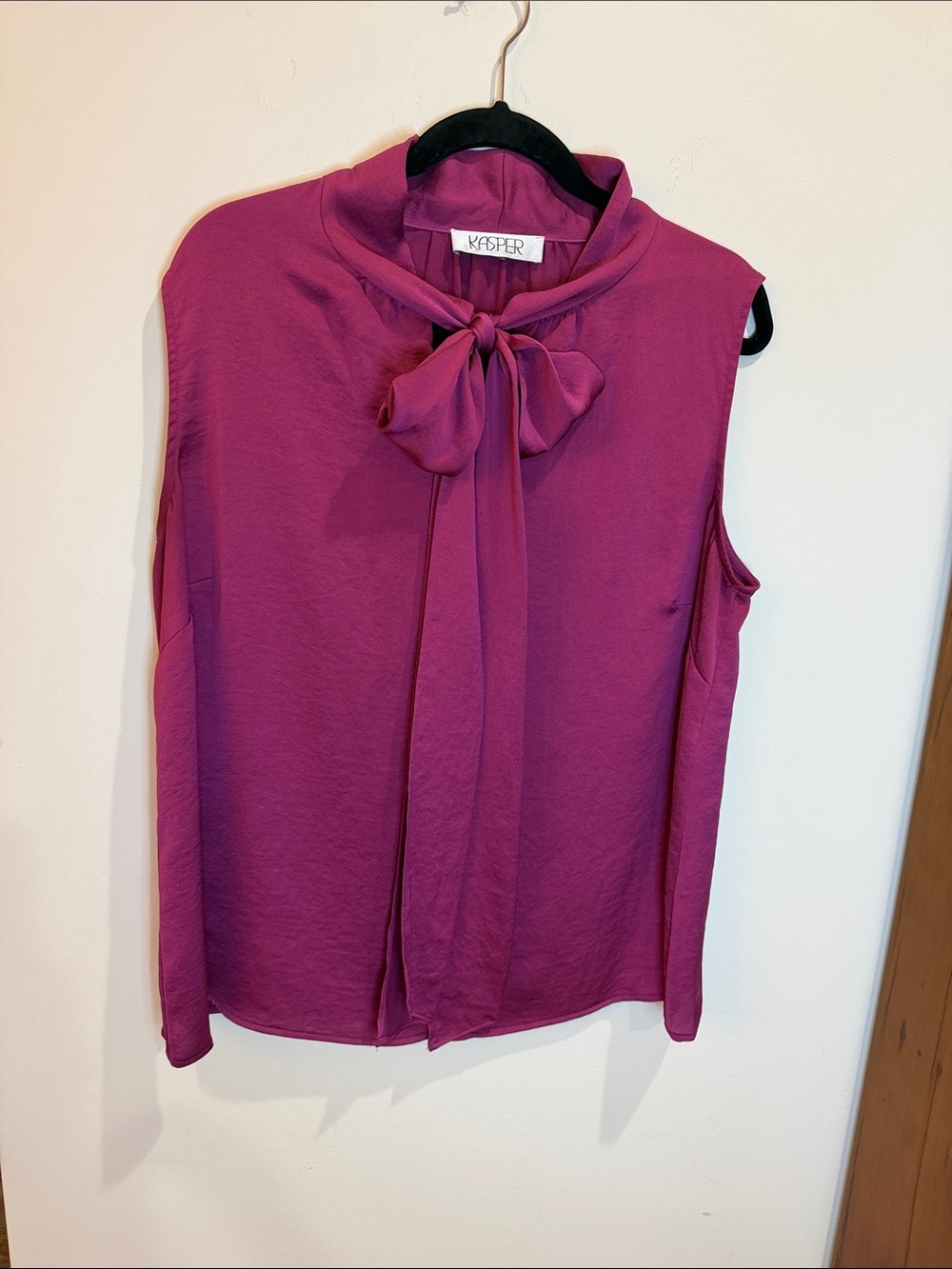 Kasper Sleeveless Fuchsia Blouse w/ Gorgeous Decorative Bow